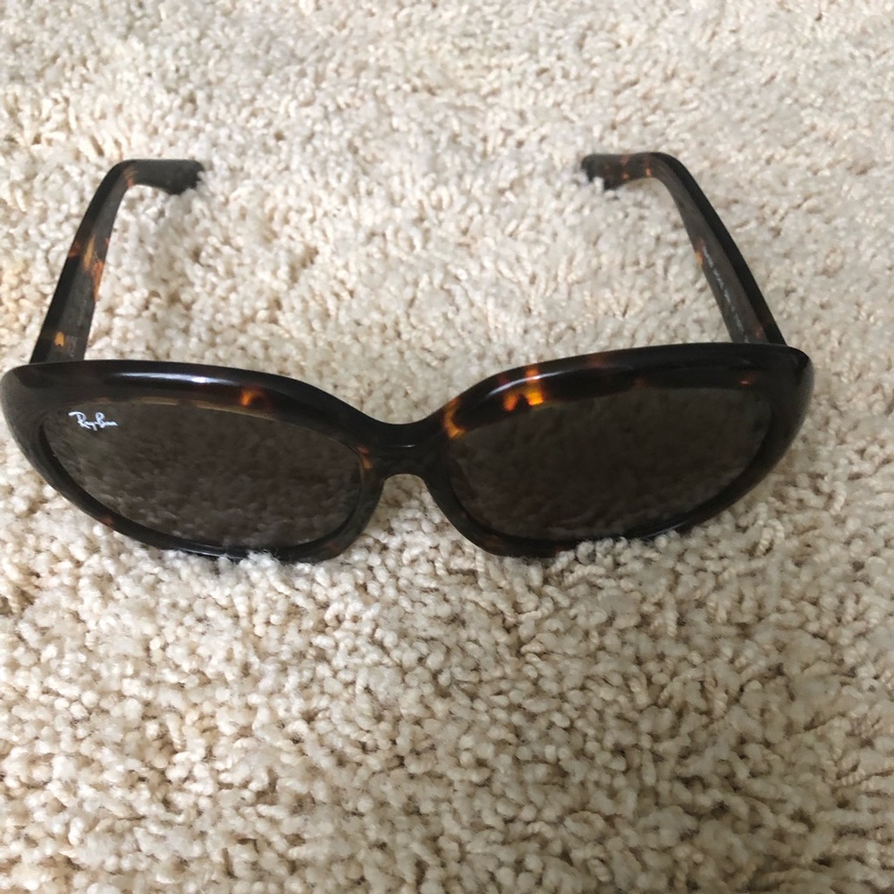 Ladies Ray Ban sunglasses